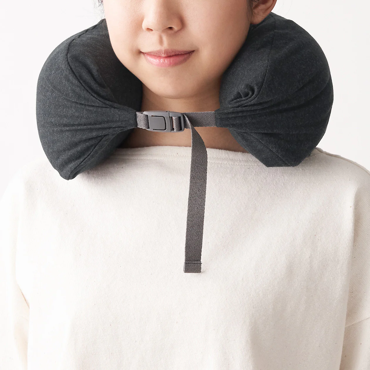 Fitting Neck Cushion - Image 3
