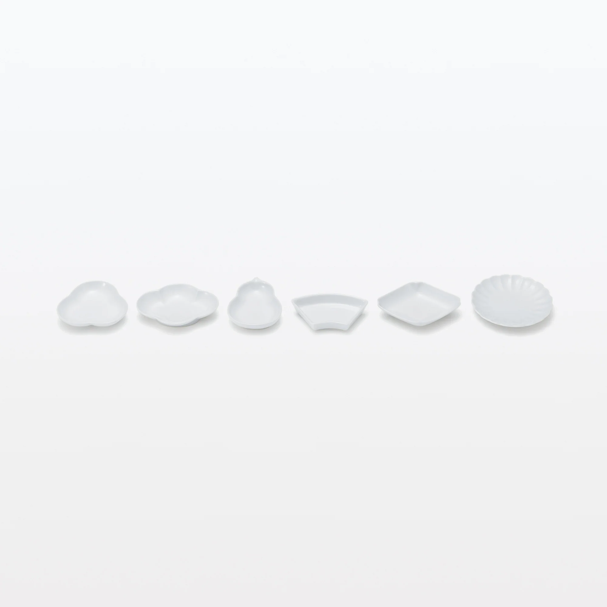 Hasami Ware Lucky Small Plate - Fan - White - Image 7