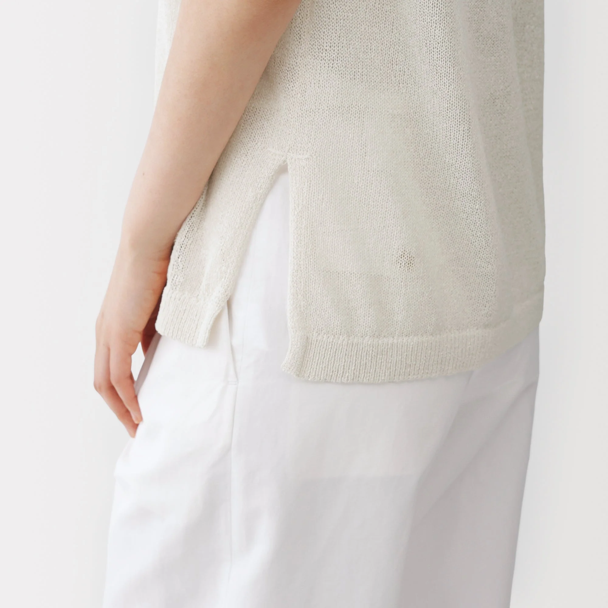 Labo Washi Blend Sleeveless Sweater - Image 17