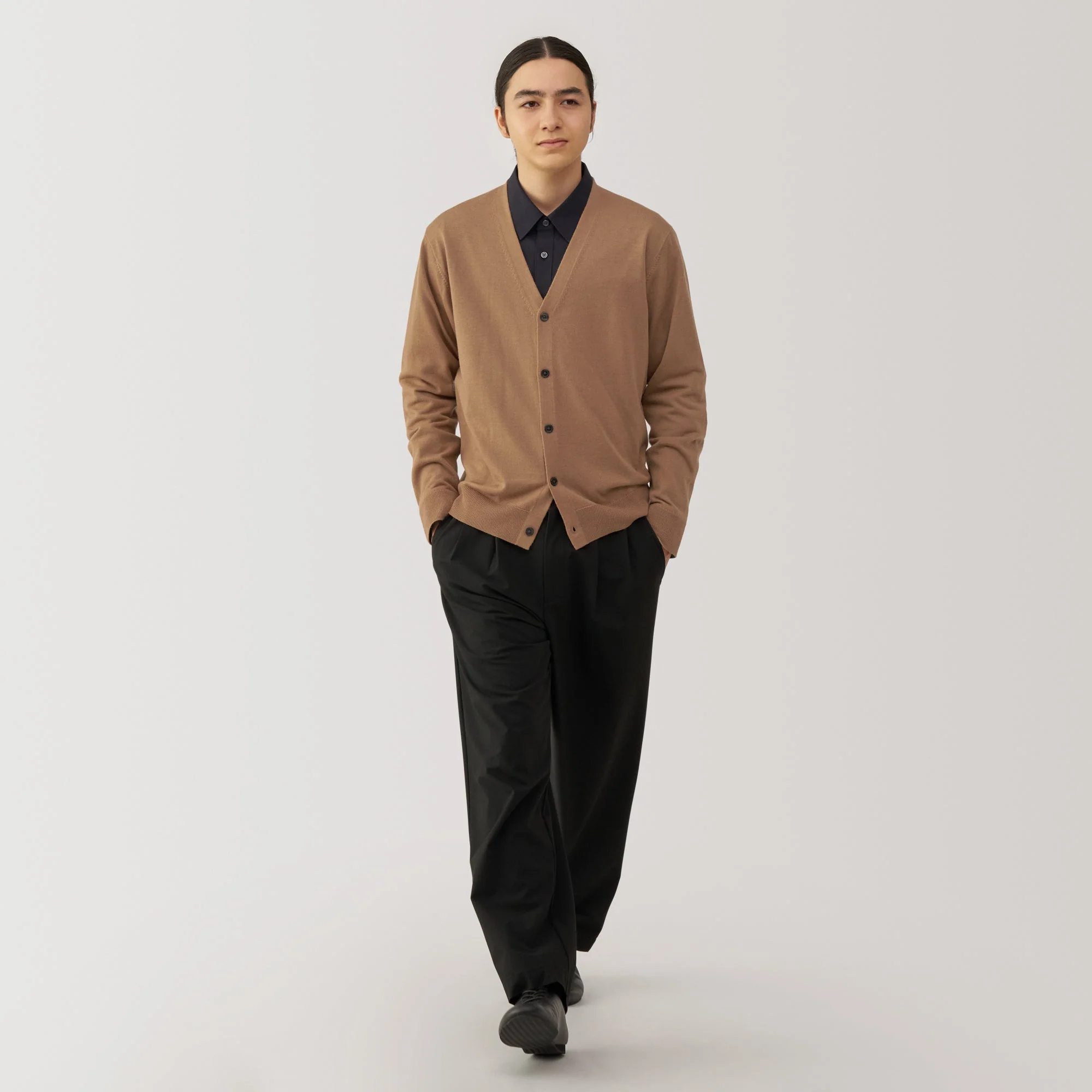 Men's Washable High-Gauge V Neck Cardigan - Image 4