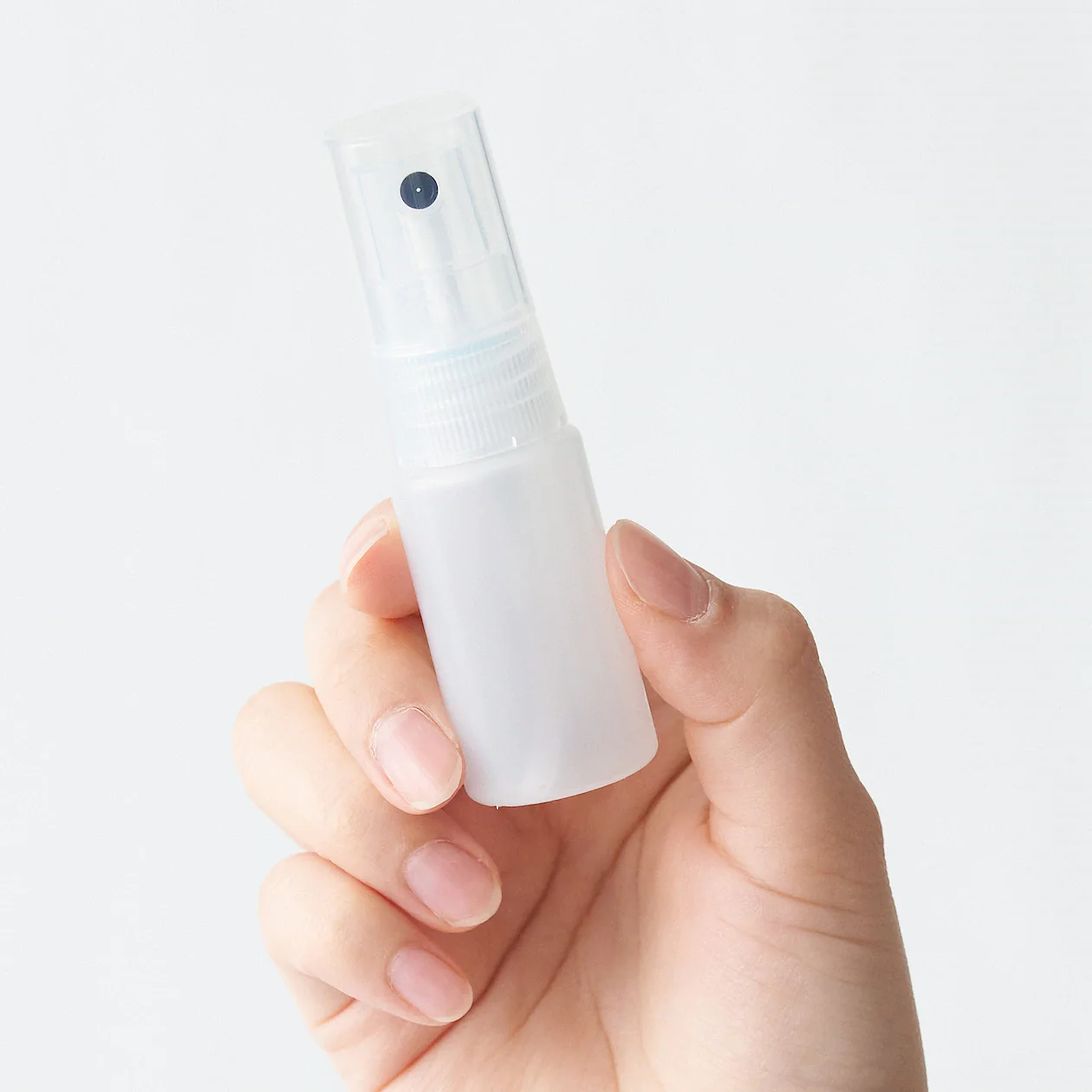 Polyethylene Petit Spray Bottle - Image 4