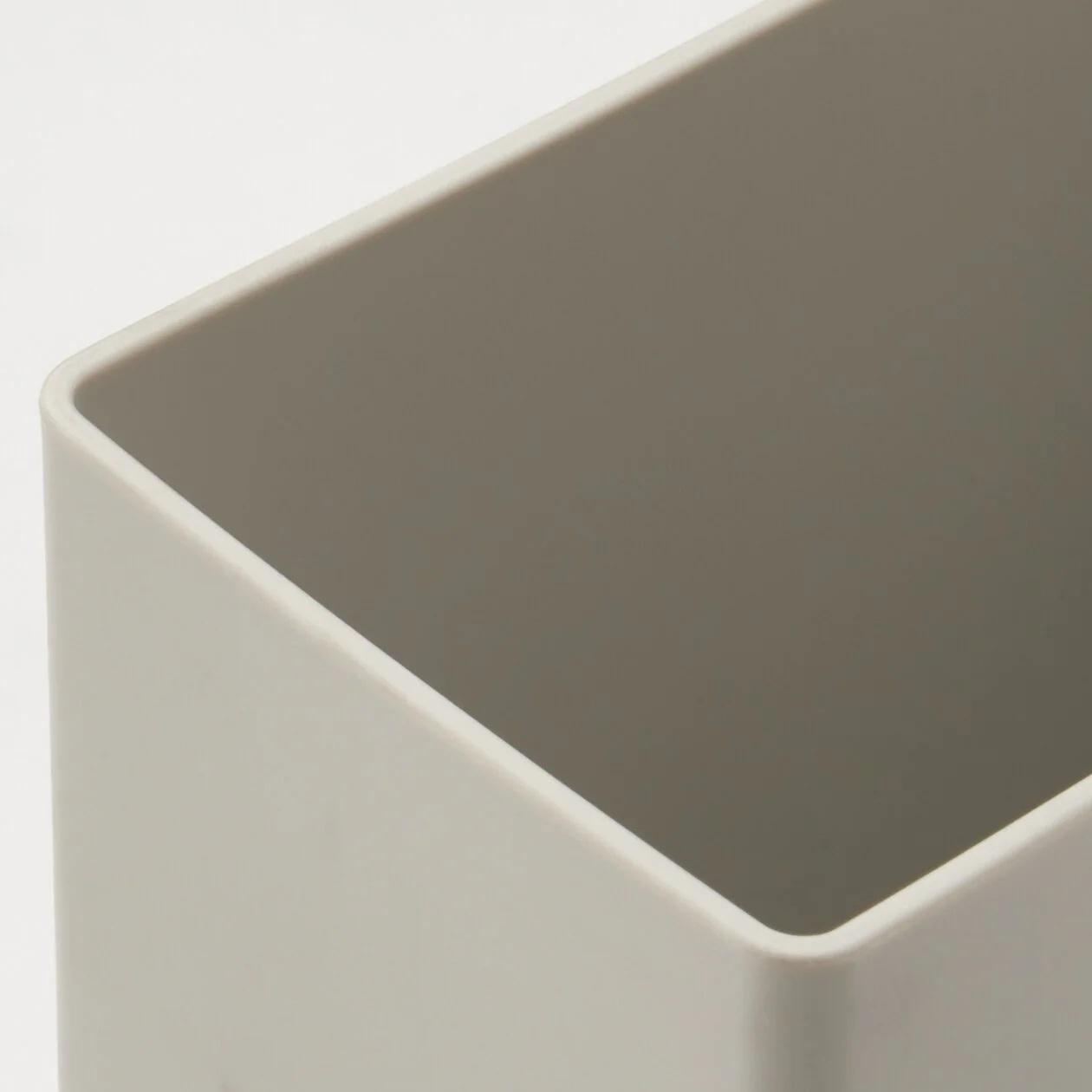 Polypropylene Dust Bin with Lid - Mini 0.9 L - Image 3
