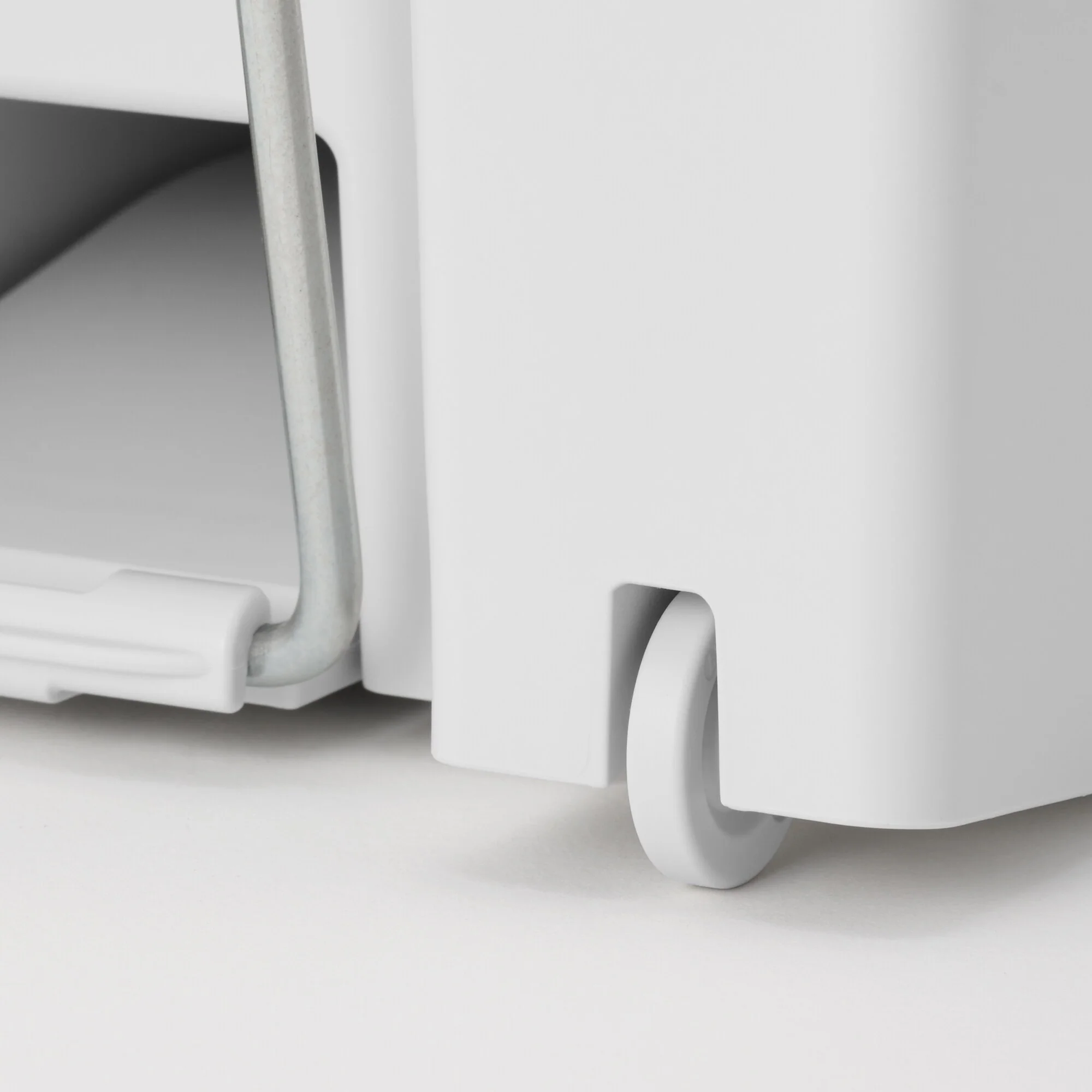 Polypropylene Pedal Dust Bin with Double-Hinged Lid - 21.2 L - Image 6