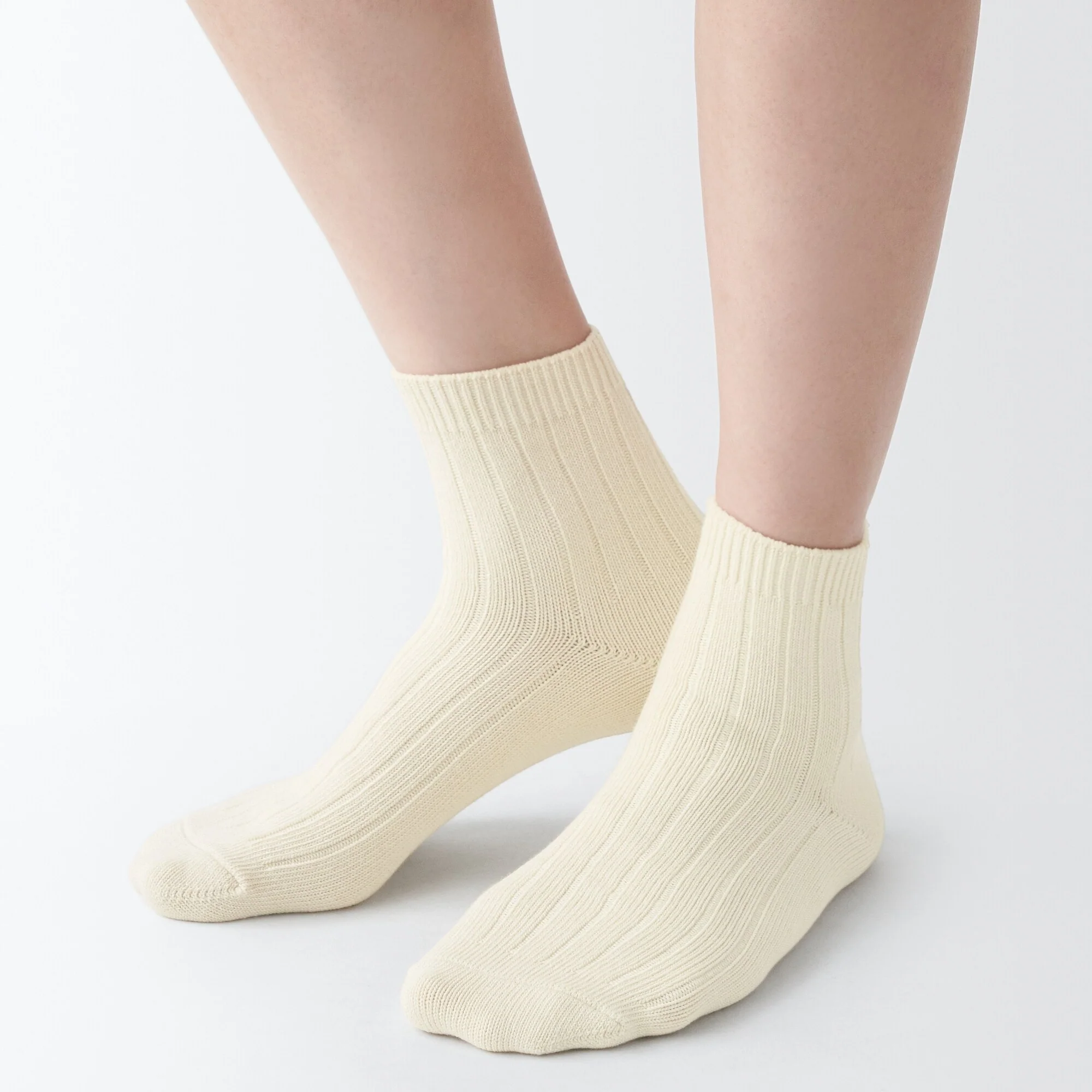 Right Angle Loose Top Rib Short Socks - Image 7