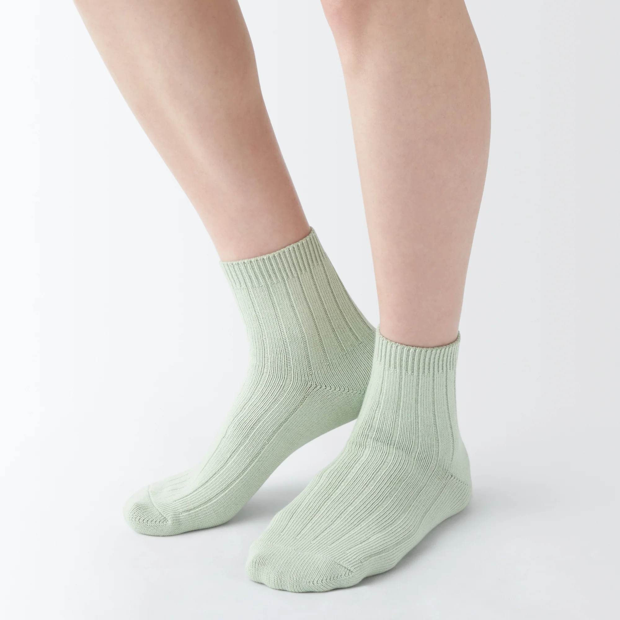 Right Angle Loose Top Rib Short Socks - Image 9