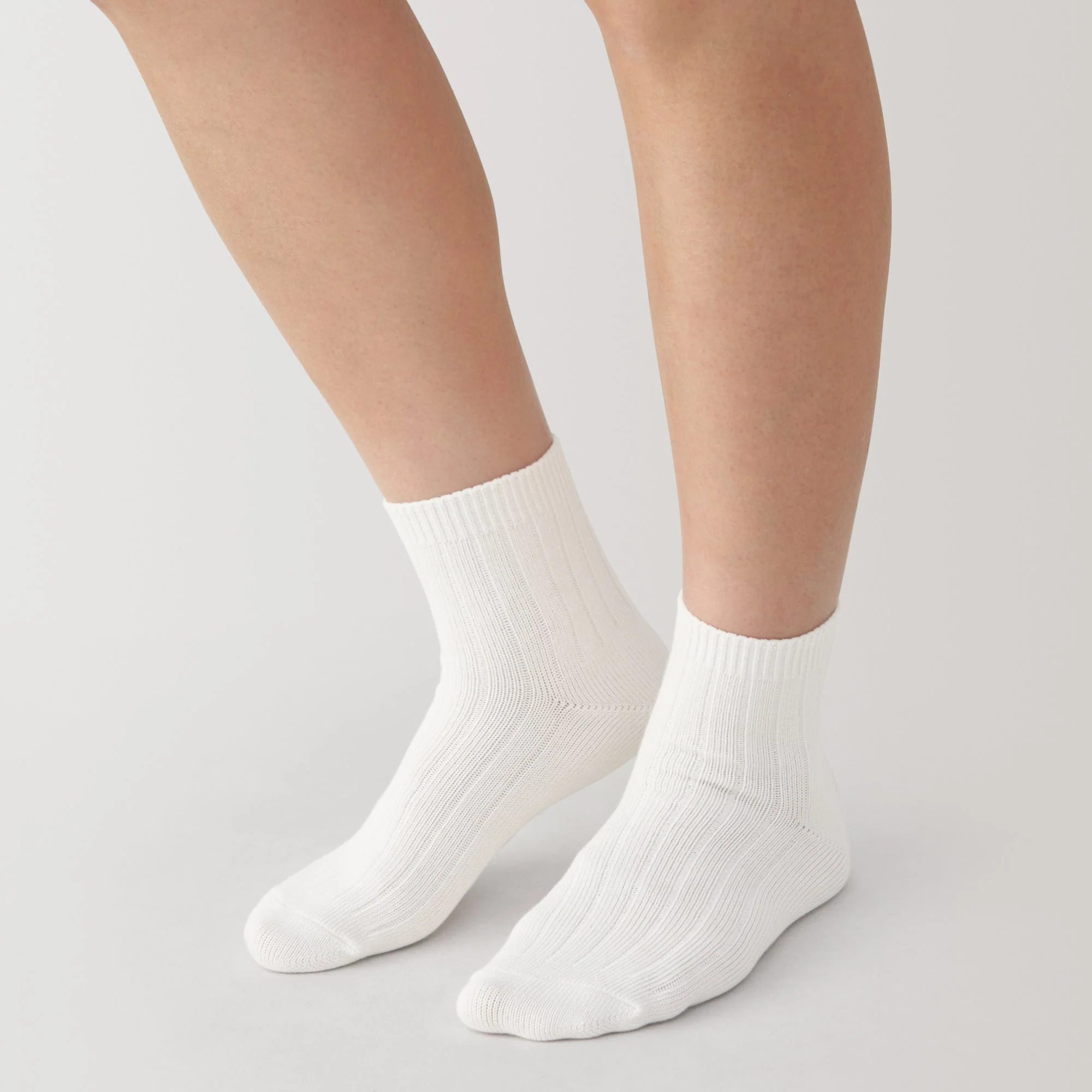 Right Angle Loose Top Ribbed Short Socks - Image 10
