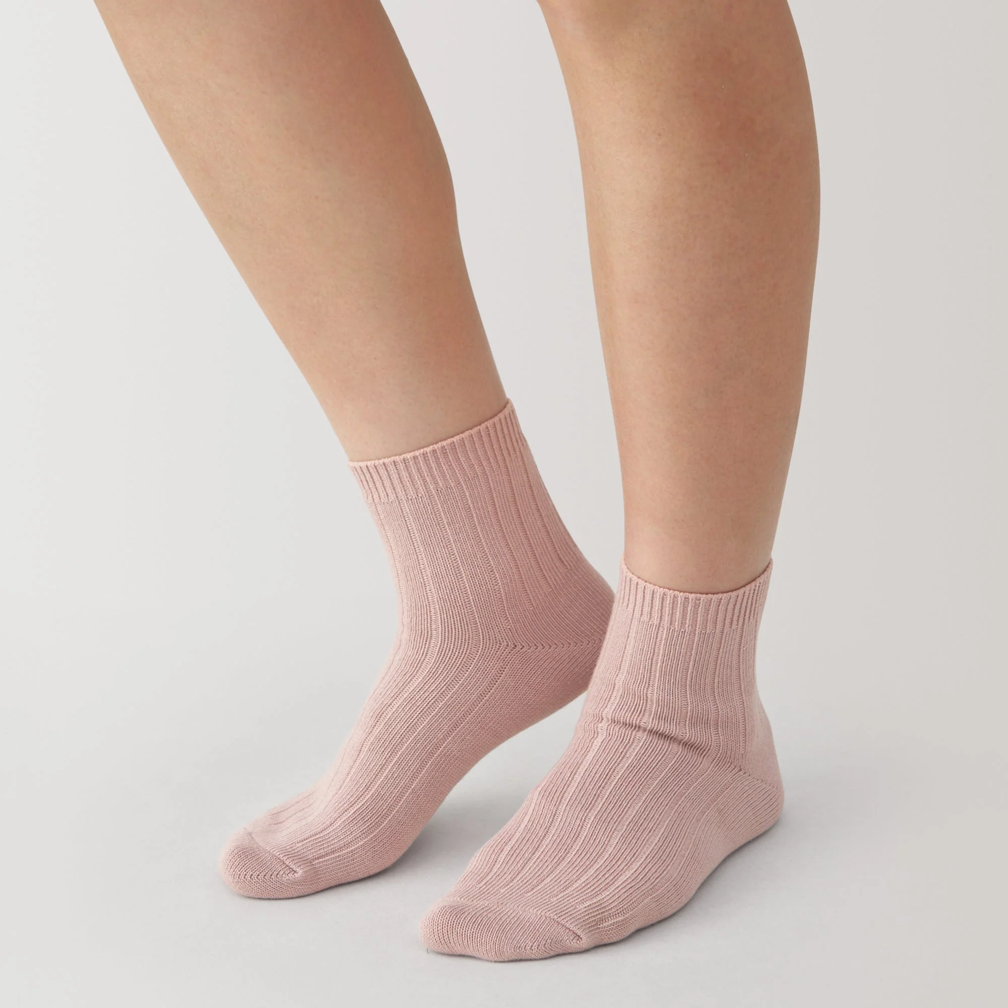 Right Angle Loose Top Ribbed Short Socks - Image 4