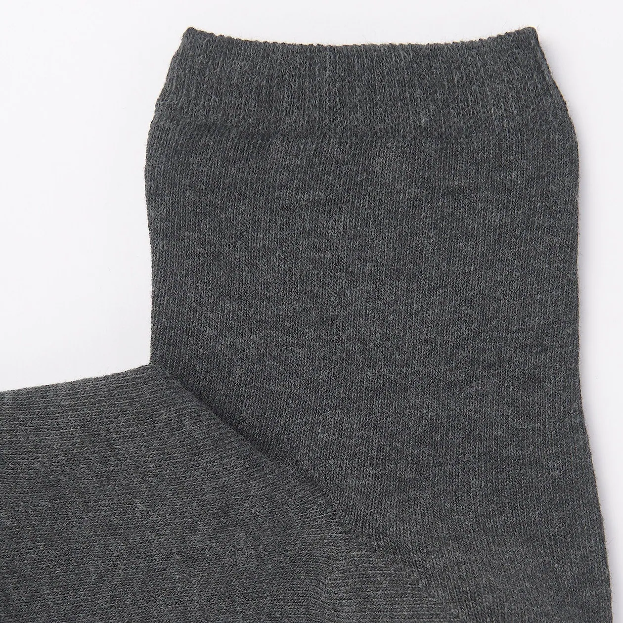Right Angle Loose Top Short Socks - Image 17