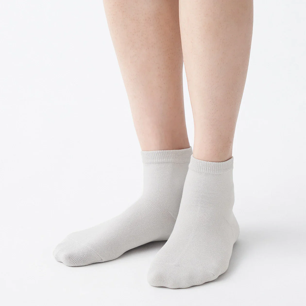 Right Angle Loose Top Short Socks - Image 18