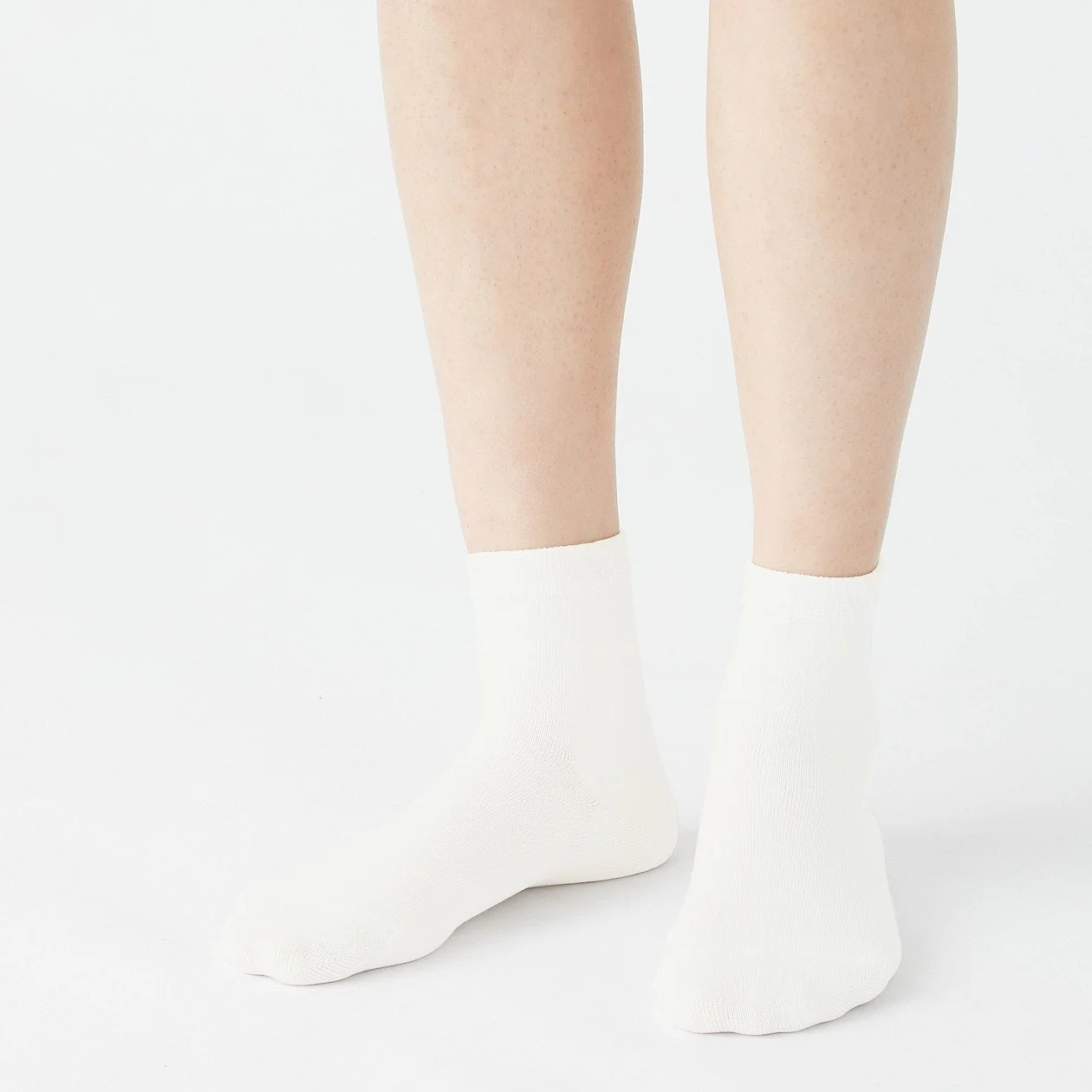 Right Angle Loose Top Short Socks - Image 23