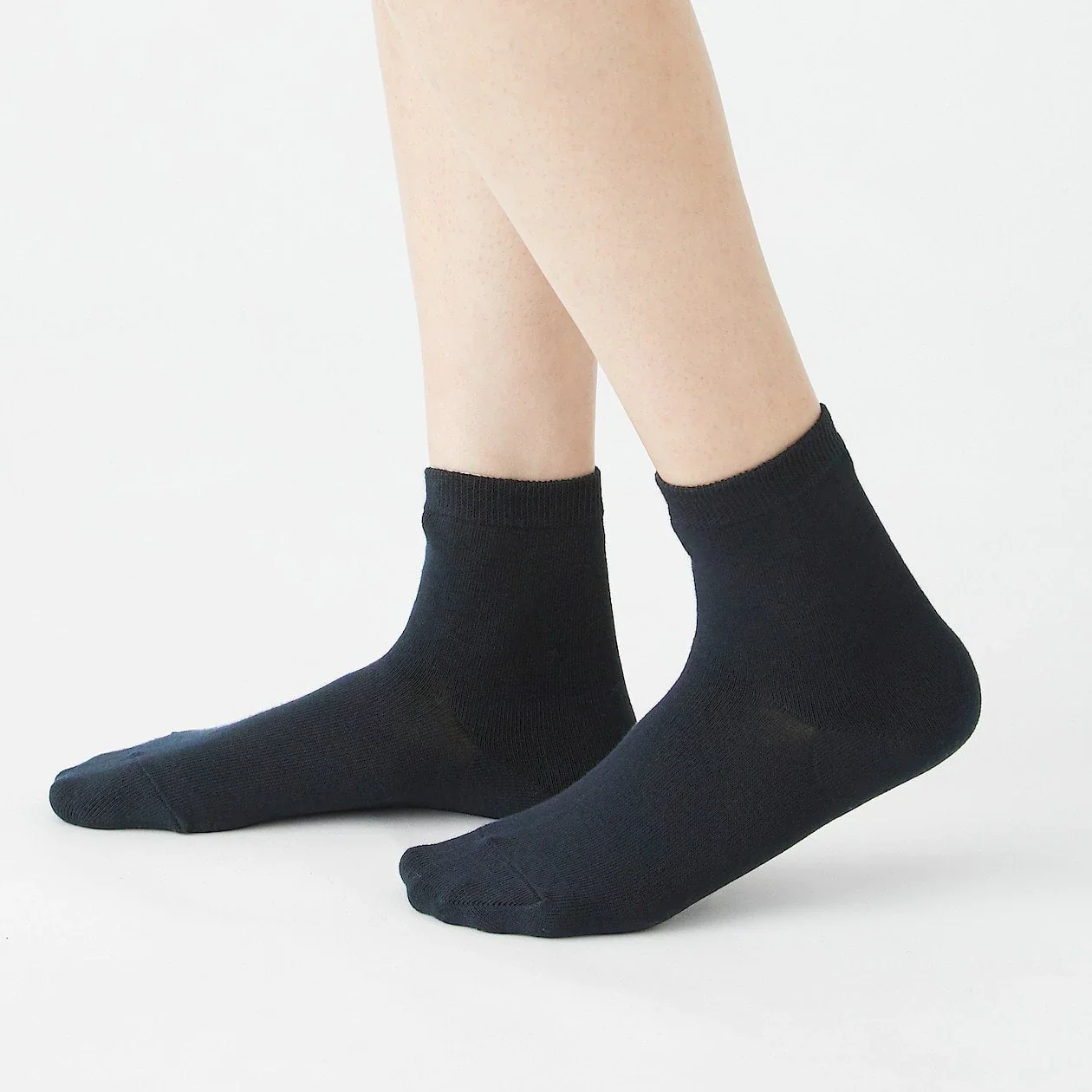 Right Angle Loose Top Short Socks - Image 25