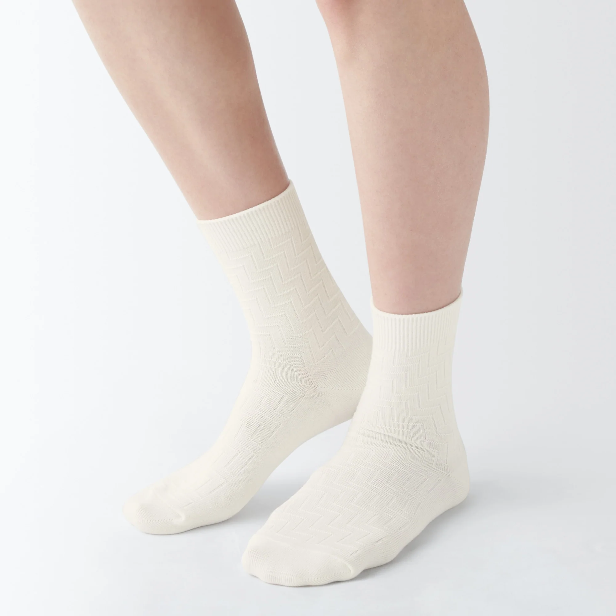 Right Angle Loose Top Pattern Short Socks - Image 9