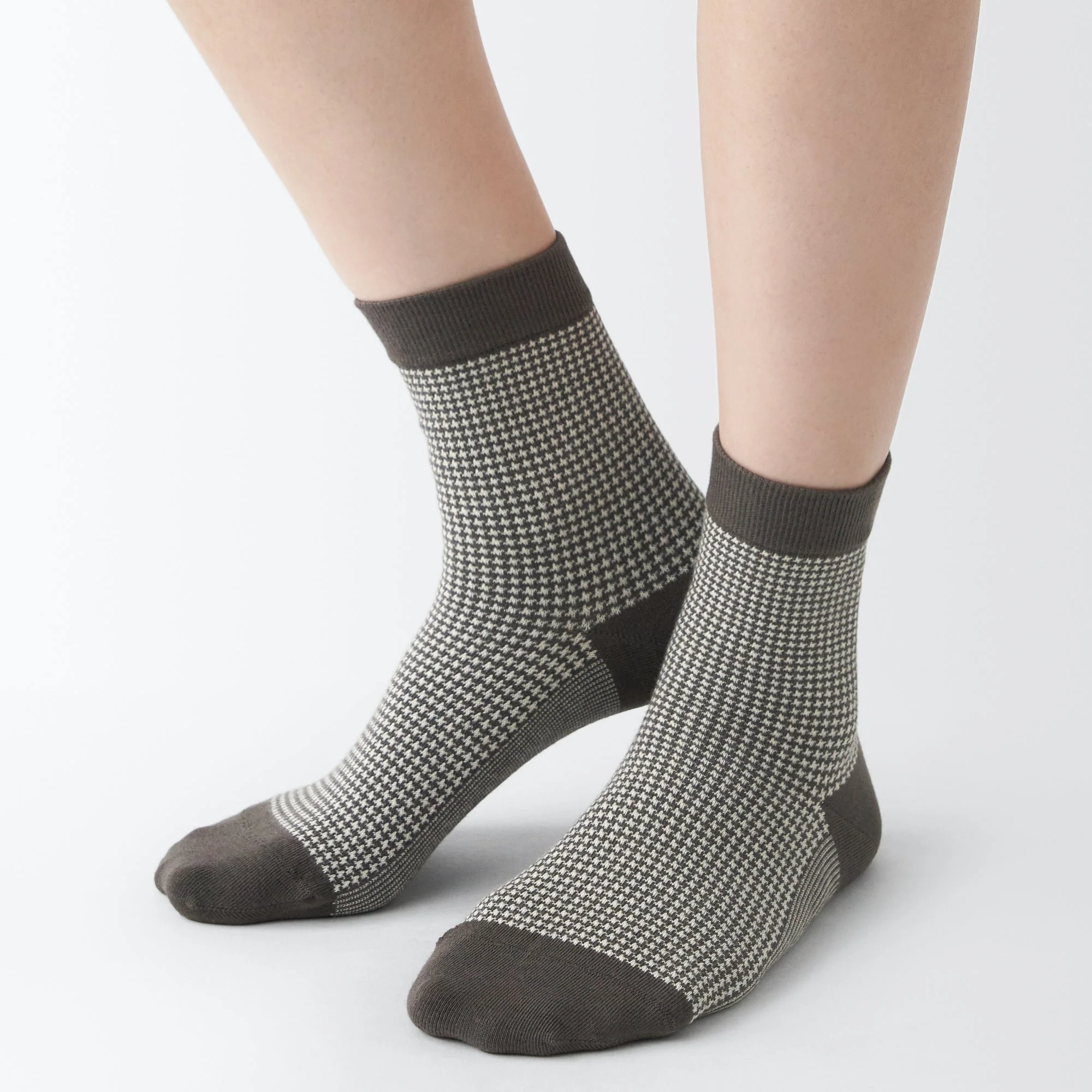 Right Angle Loose Top Houndstooth Short Socks - Image 3