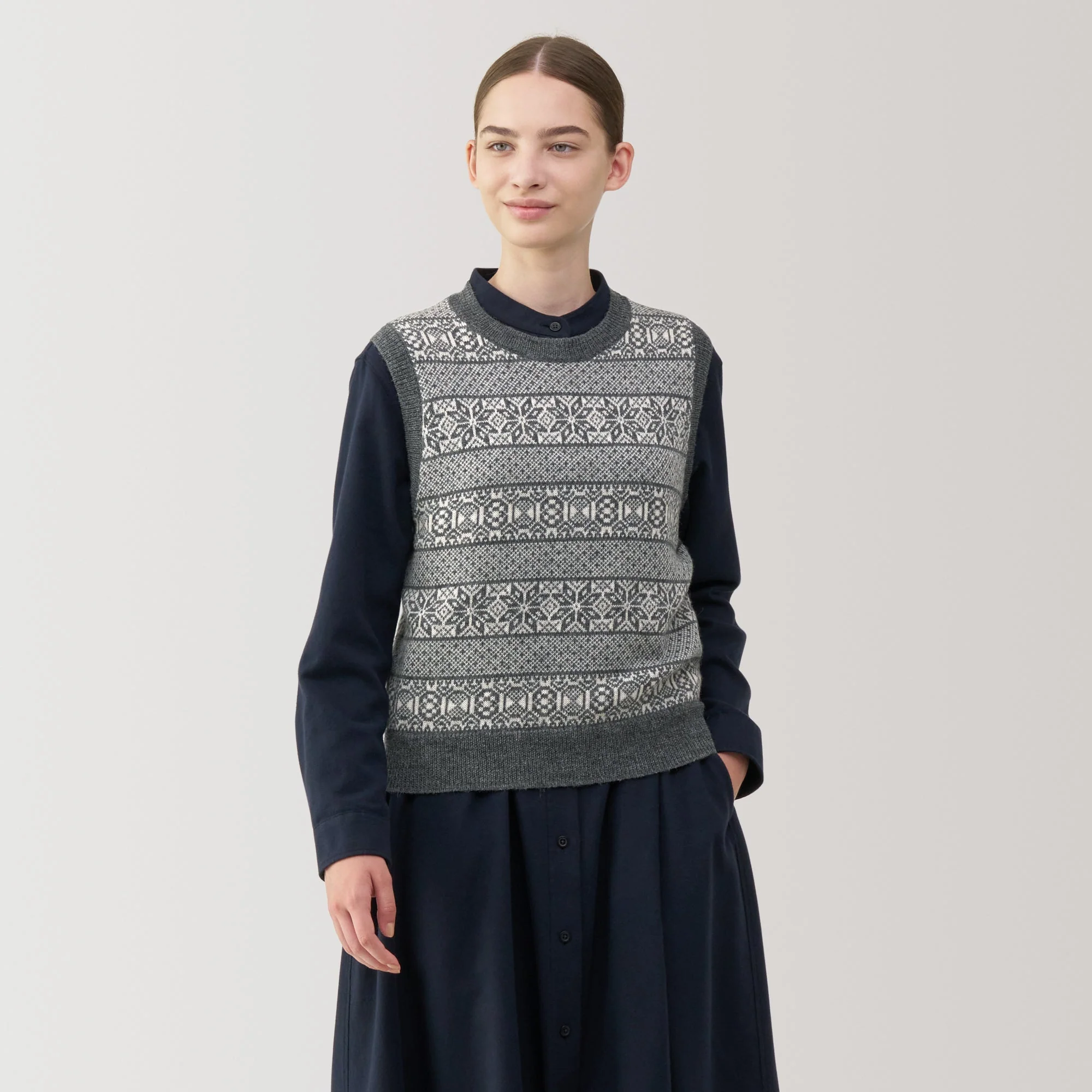 Women's Andes Wool Jacquard Pattern Vest - Image 10