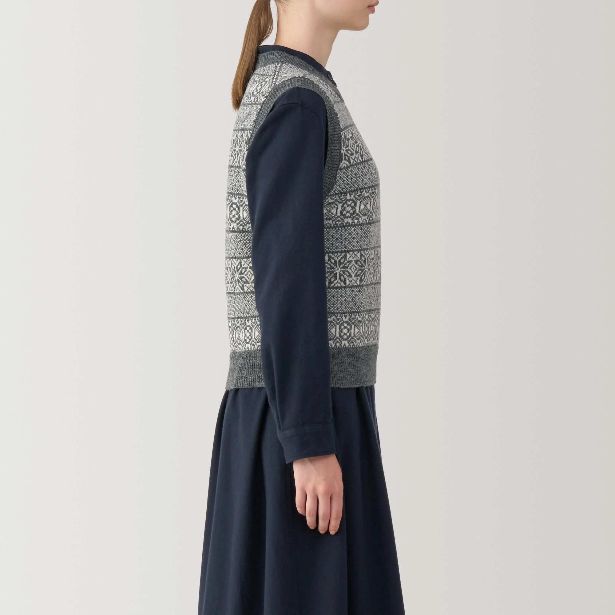 Women's Andes Wool Jacquard Pattern Vest - Image 12