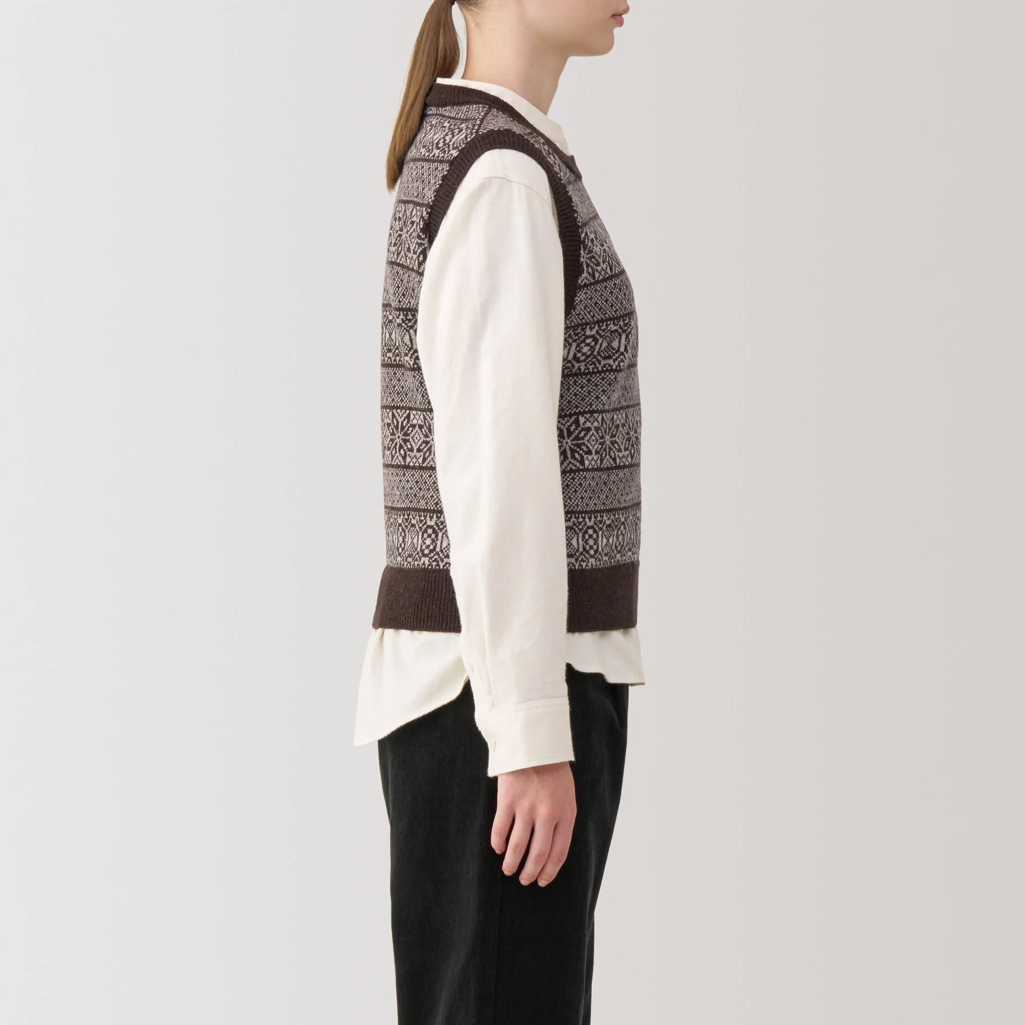 Women's Andes Wool Jacquard Pattern Vest - Image 19