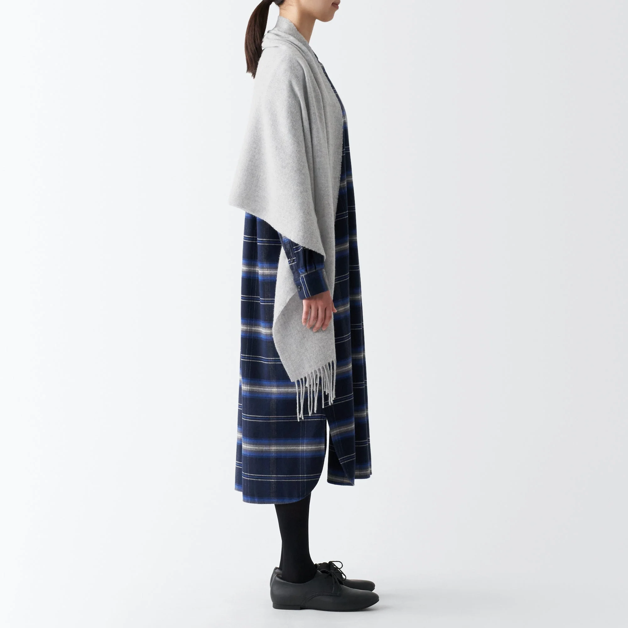Wool 2-way Large Stole - Image 15